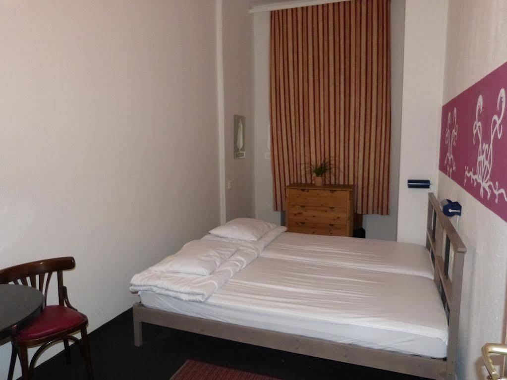 Corner Hostel Berlin Prenzlauer Berg Ngoại thất bức ảnh